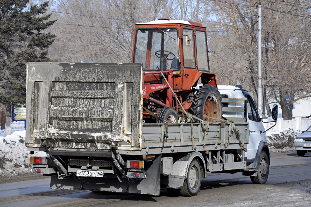 Кемеровская область, № Х 353 ВР 142 — ГАЗ-331061 "Валдай"