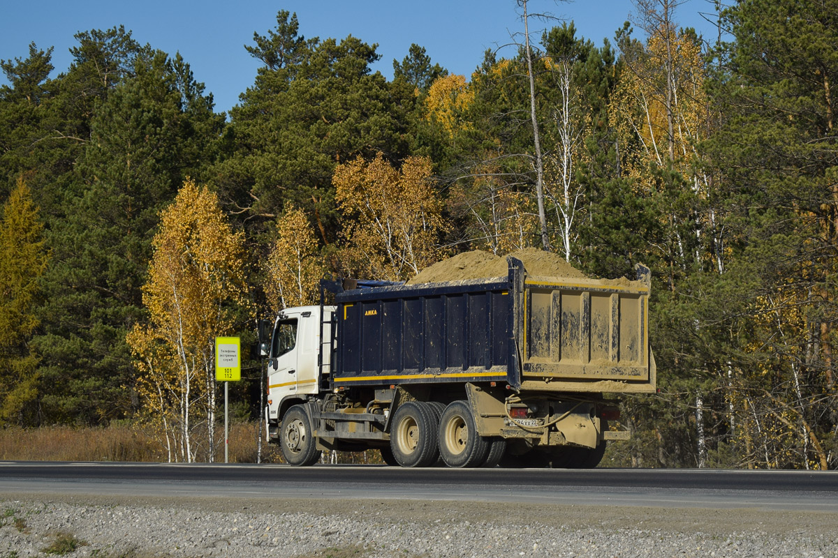 Алтайский край, № В 594 ХХ 22 — Hino 500