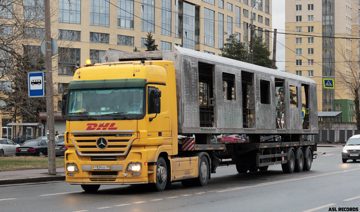 Тверская область, № Т 824 ОС 69 — Mercedes-Benz Actros ('2003) 1844