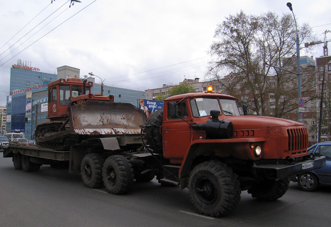 Удмуртия, № М 066 ВА 18 — Урал-43204; Удмуртия, № (18) Б/Н СТ 0168 — Т-130/170 (общая модель)