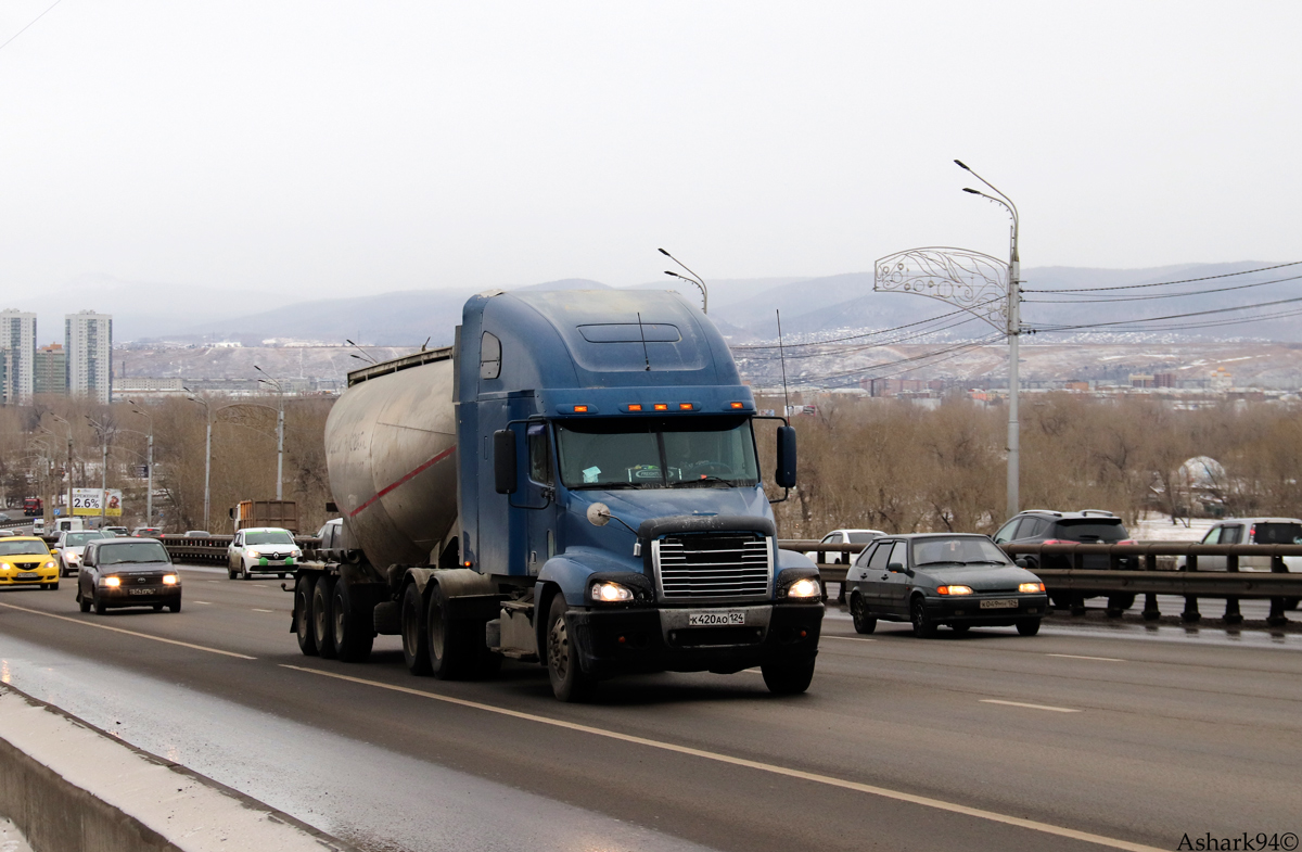 Красноярский край, № К 420 АО 124 — Freightliner Century Class