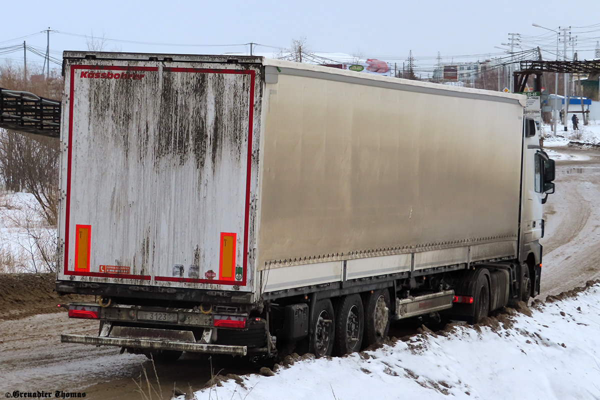 Пермский край, № АТ 3123 59 — Kässbohrer (общая модель); Пермский край, № К 943 УХ 159 — Mercedes-Benz Actros '09 1844 [Z9M]