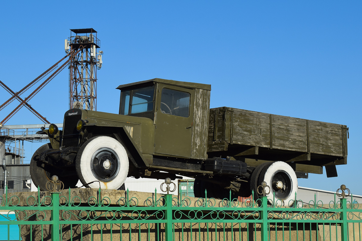 Алтайский край, № АП 1978 — УралЗИС-5В; Алтайский край — Автомобили на постаментах; Техника на постаментах, памятники (Алтайский край)