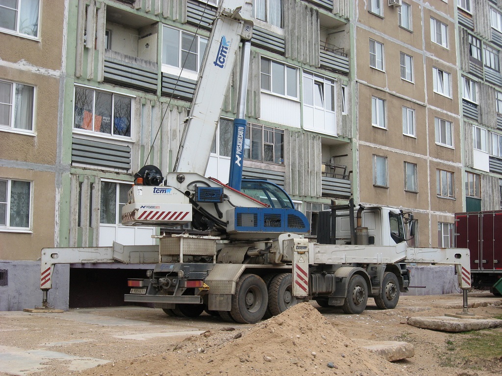 Тверская область, № Е 100 НА 69 — IVECO Trakker ('2007)