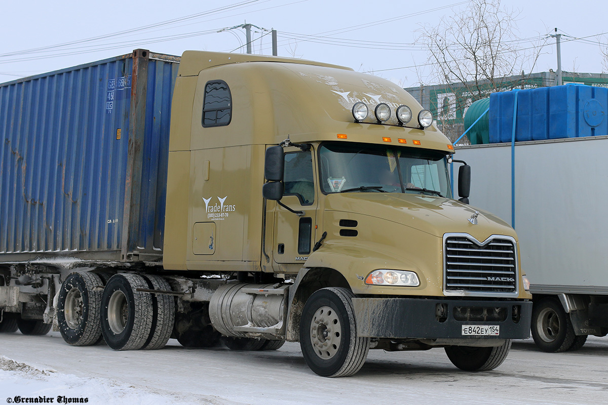 Новосибирская область, № Е 842 ЕУ 154 — Mack Vision (Pinnacle)