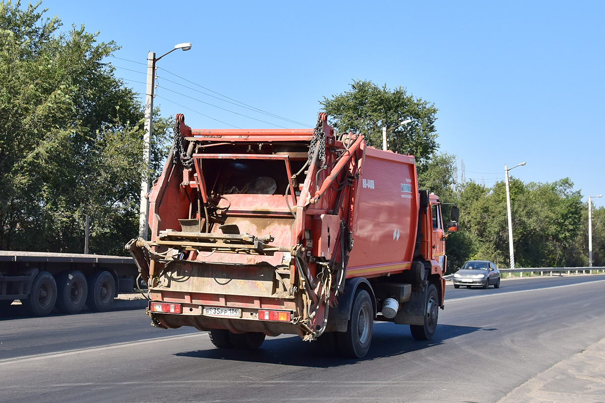 Волгоградская область, № В 935 РР 134 — КамАЗ-53605-L4