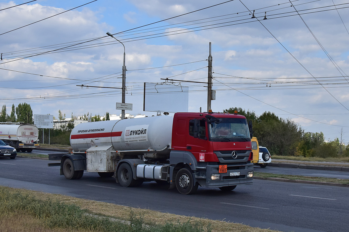 Волгоградская область, № А 256 УК 134 — Mercedes-Benz Axor 1840 [Z9M]