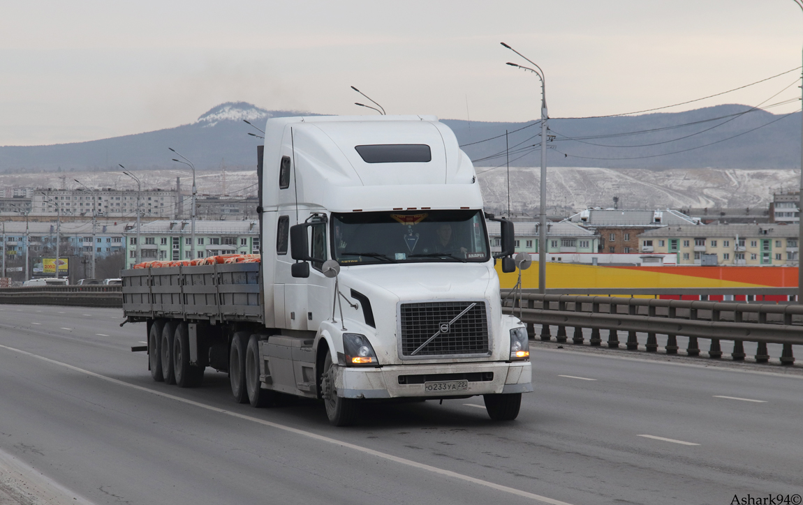 Алтайский край, № О 233 УА 22 — Volvo VNL780