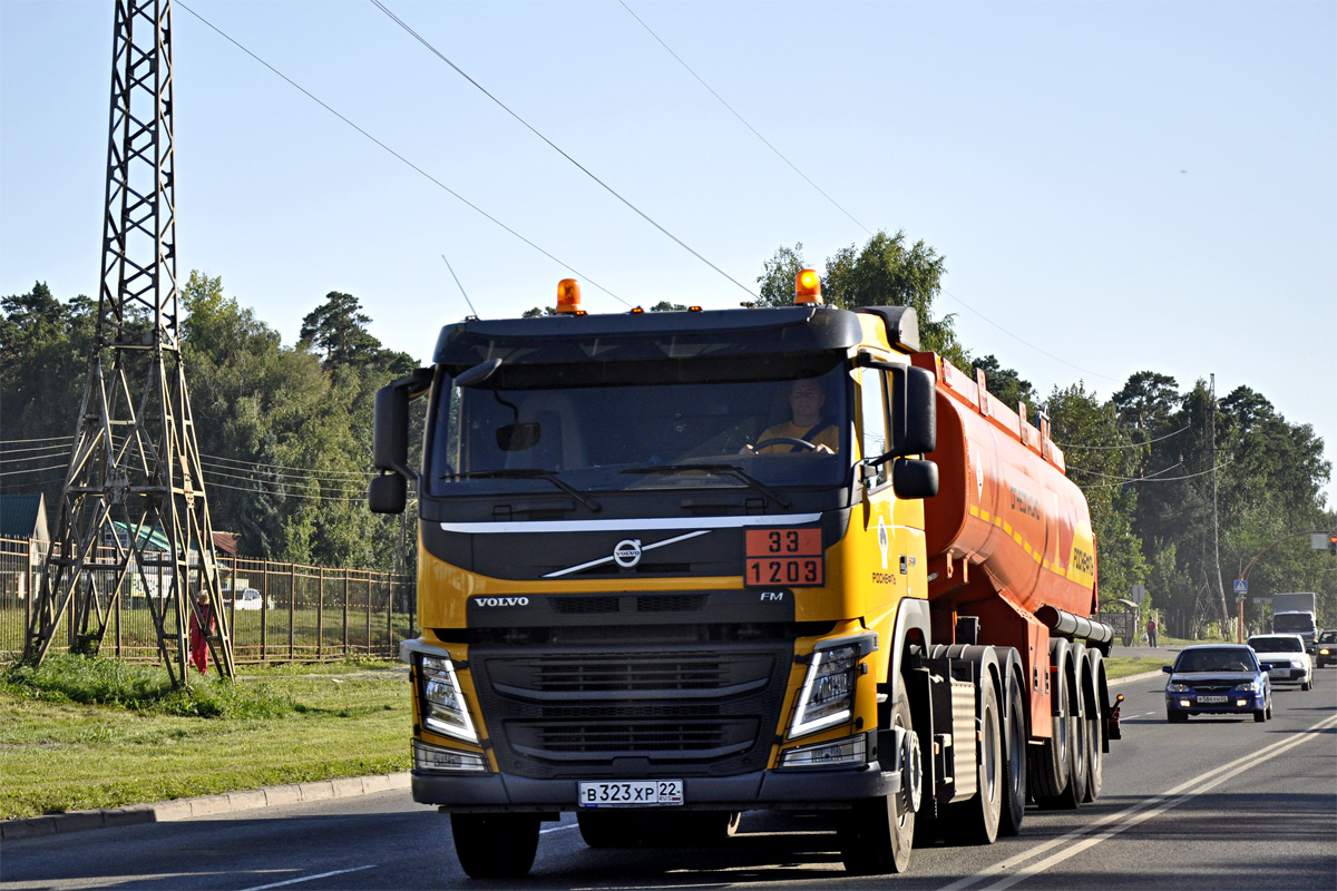 Алтайский край, № В 323 ХР 22 — Volvo ('2013) FM.380