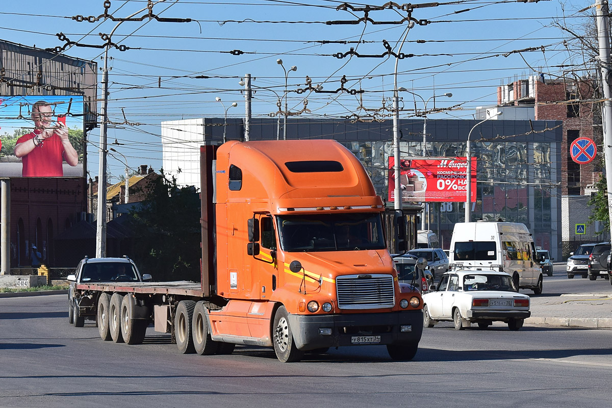 Астраханская область, № У 815 ХТ 34 — Freightliner Century Class