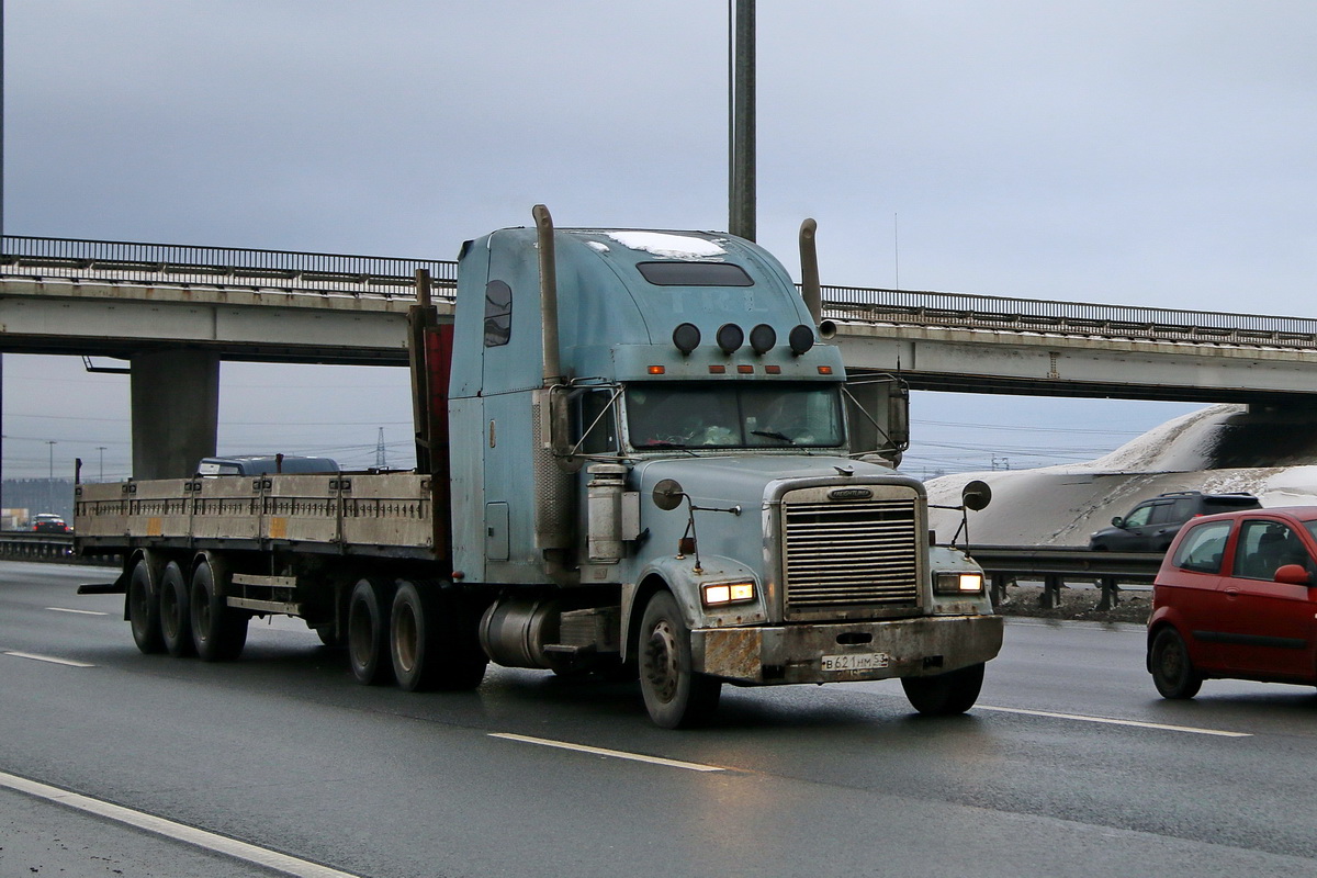 Новгородская область, № В 621 НМ 53 — Freightliner FLD 132 Classic XL