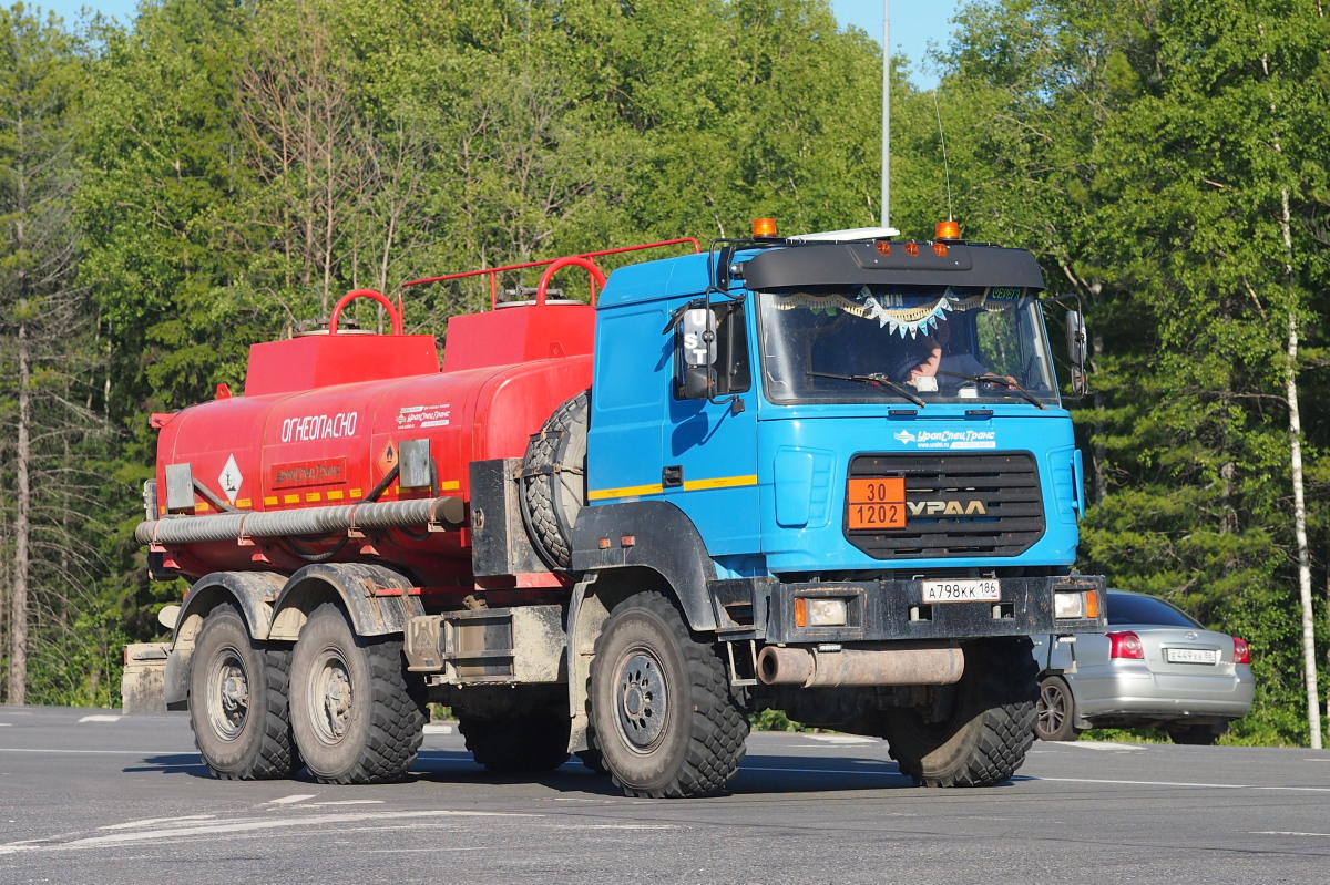 Ханты-Мансийский автоном.округ, № А 798 КК 186 — Урал-5557-82М