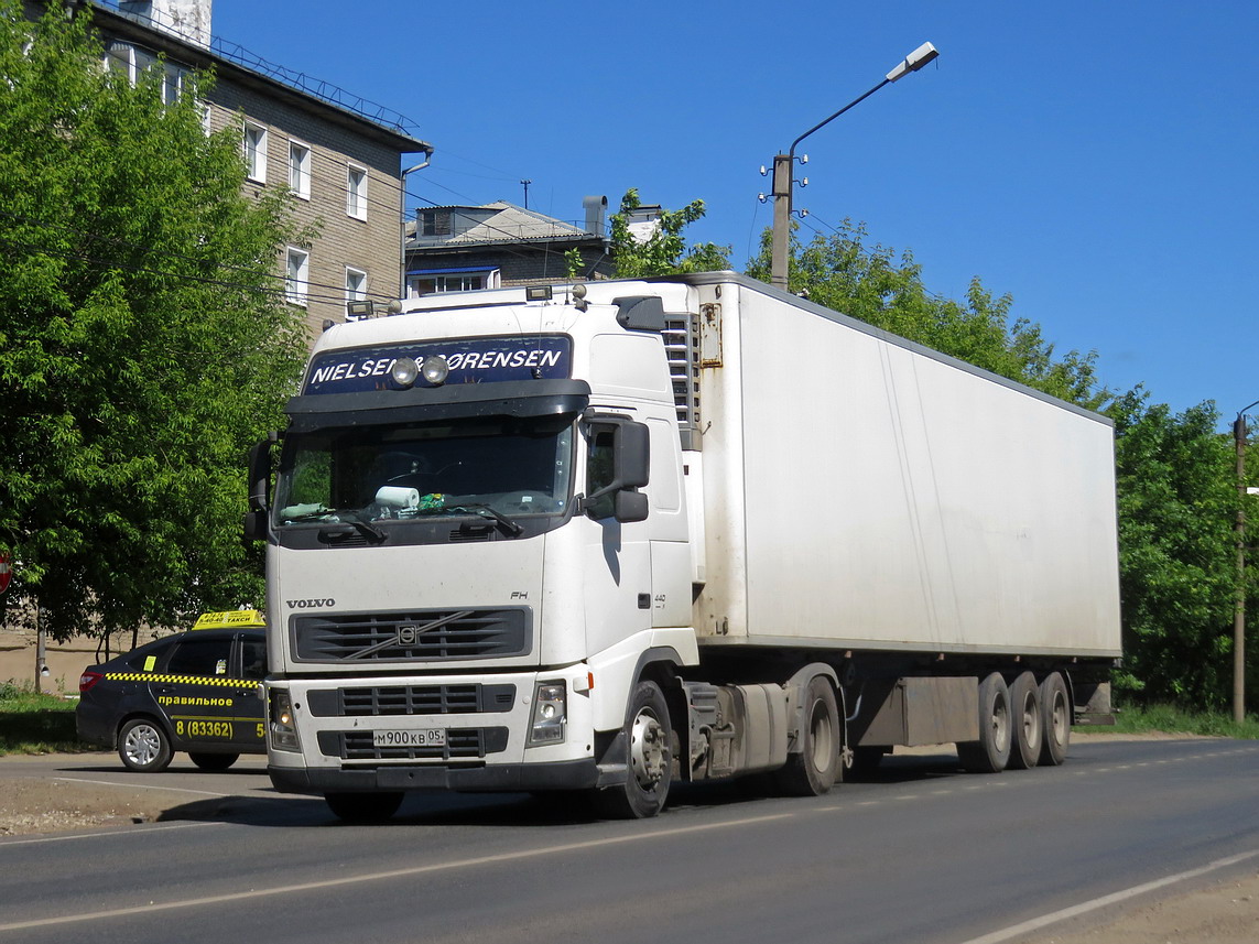 Дагестан, № М 900 КВ 05 — Volvo ('2002) FH12.440