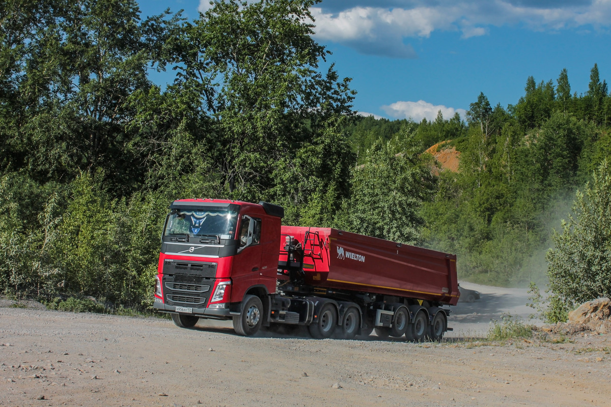 Пермский край, № М 956 ХУ 159 — Volvo ('2012) FH.420 [X9P]