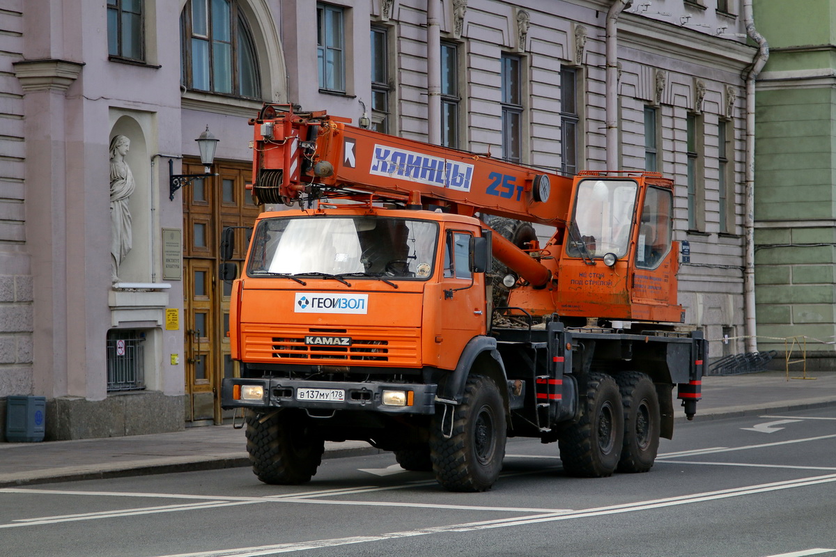 Санкт-Петербург, № В 137 МУ 178 — КамАЗ-43118-15 [43118R]