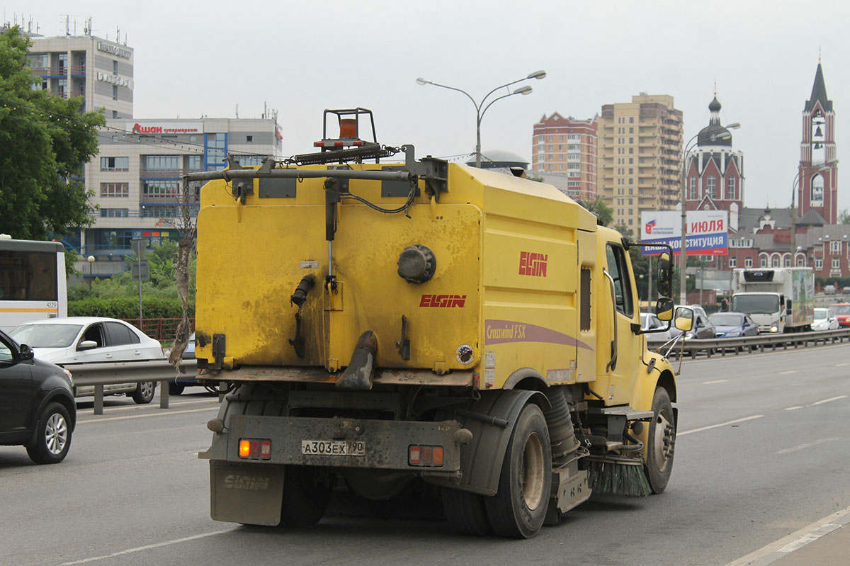 Московская область, № А 303 ЕХ 790 — Freightliner Business Class M2