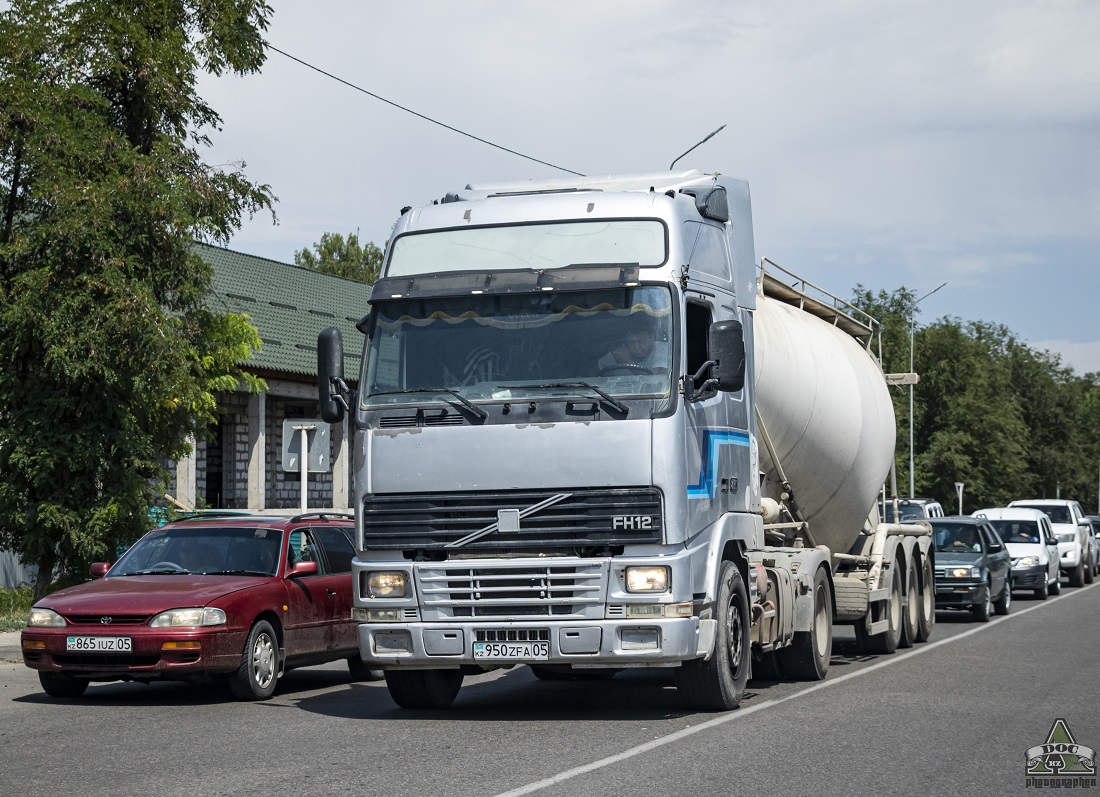 Алматинская область, № 950 ZFA 05 — Volvo ('1993) FH12.420