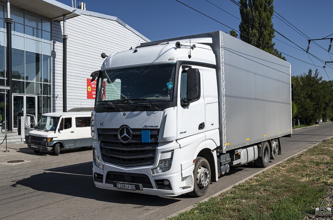 Алматы, № 228 LF 02 — Mercedes-Benz Actros ('2011)