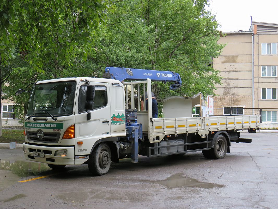 Приморский край, № Р 158 ВВ 125 — Hino 500