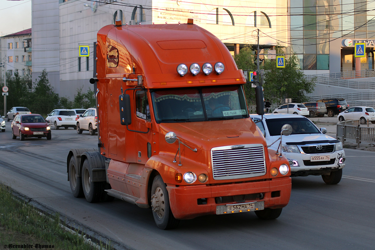 Саха (Якутия), № Е 562 МА 14 — Freightliner Century Class