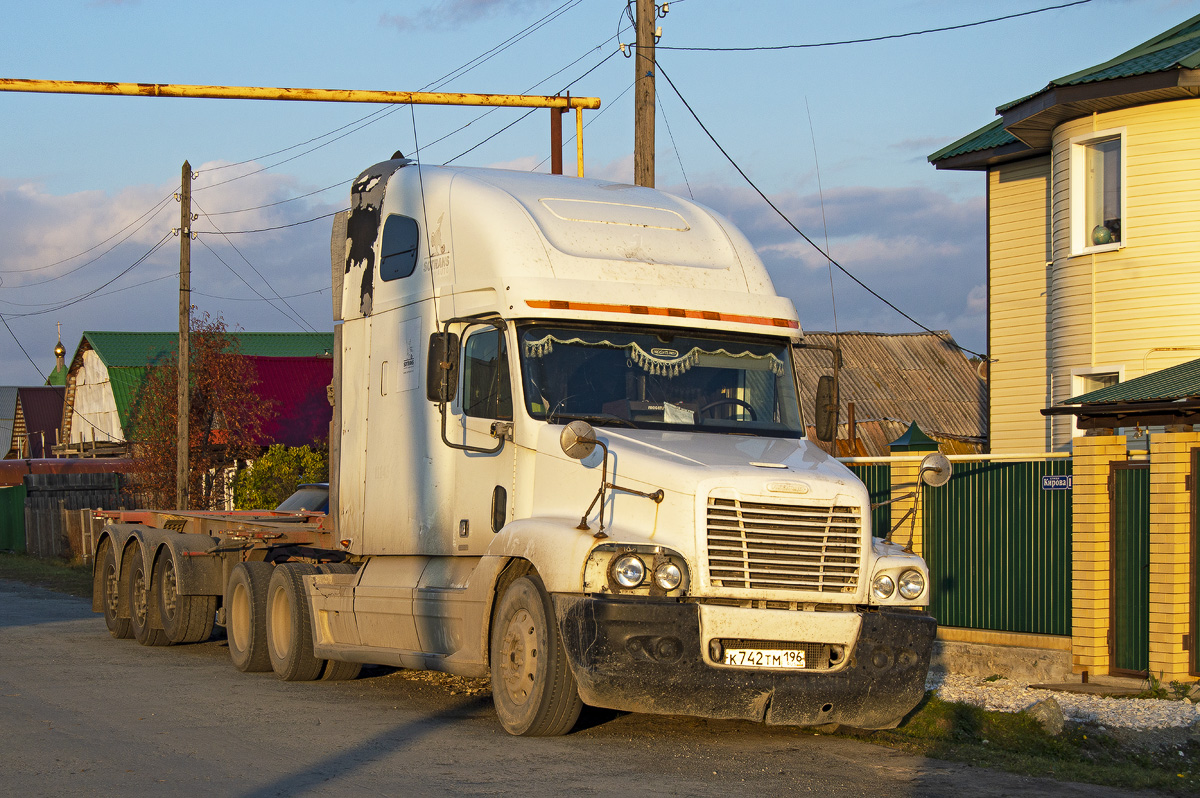 Свердловская область, № К 742 ТМ 196 — Freightliner Century Class