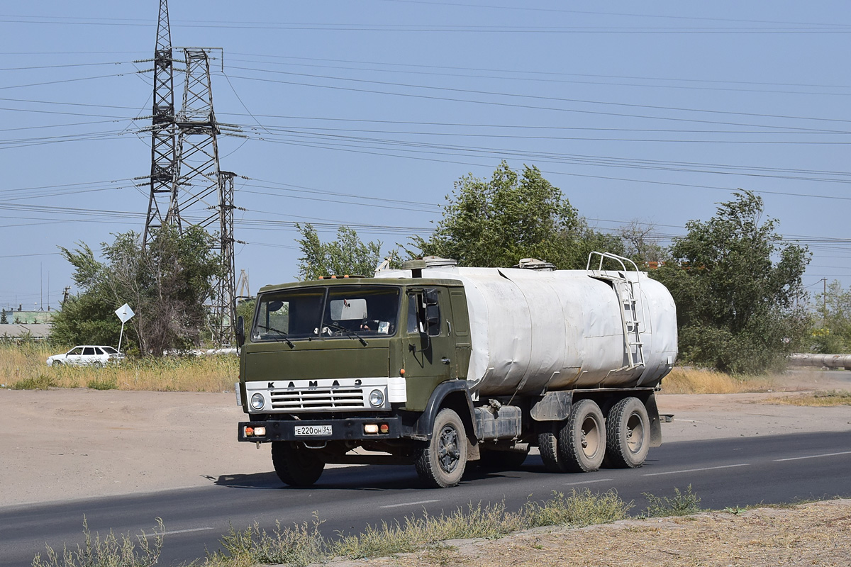 Волгоградская область, № Е 220 ОН 34 — КамАЗ-53212