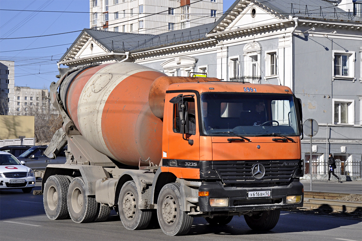 Алтайский край, № Х 616 ВН 52 — Mercedes-Benz Actros ('1997) 3235