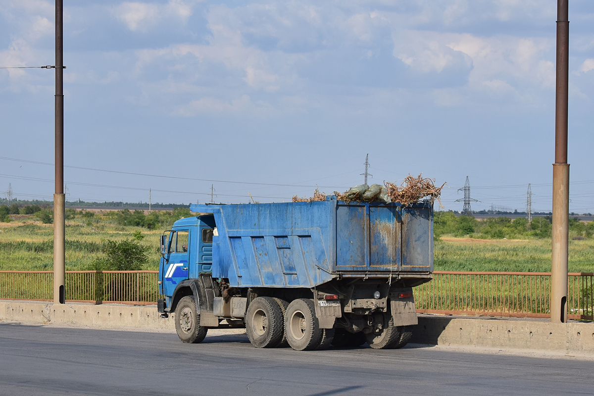 Волгоградская область, № Е 195 ХС 134 — КамАЗ-65115-02 [65115C]