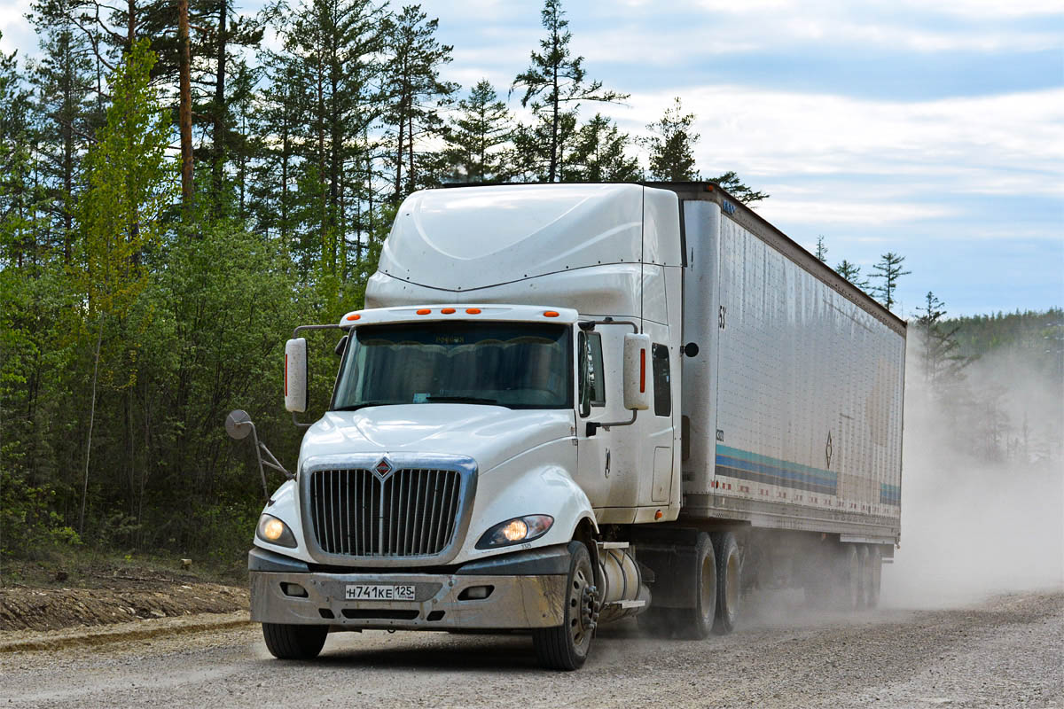 Приморский край, № Н 741 КЕ 125 — International Prostar