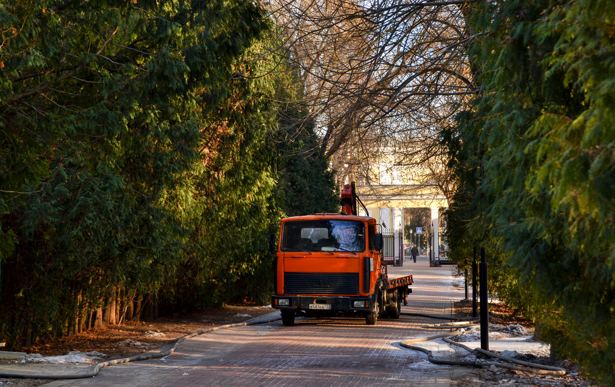 Калужская область, № В 583 ЕВ 177 — МАЗ-437040 "Зубрёнок"