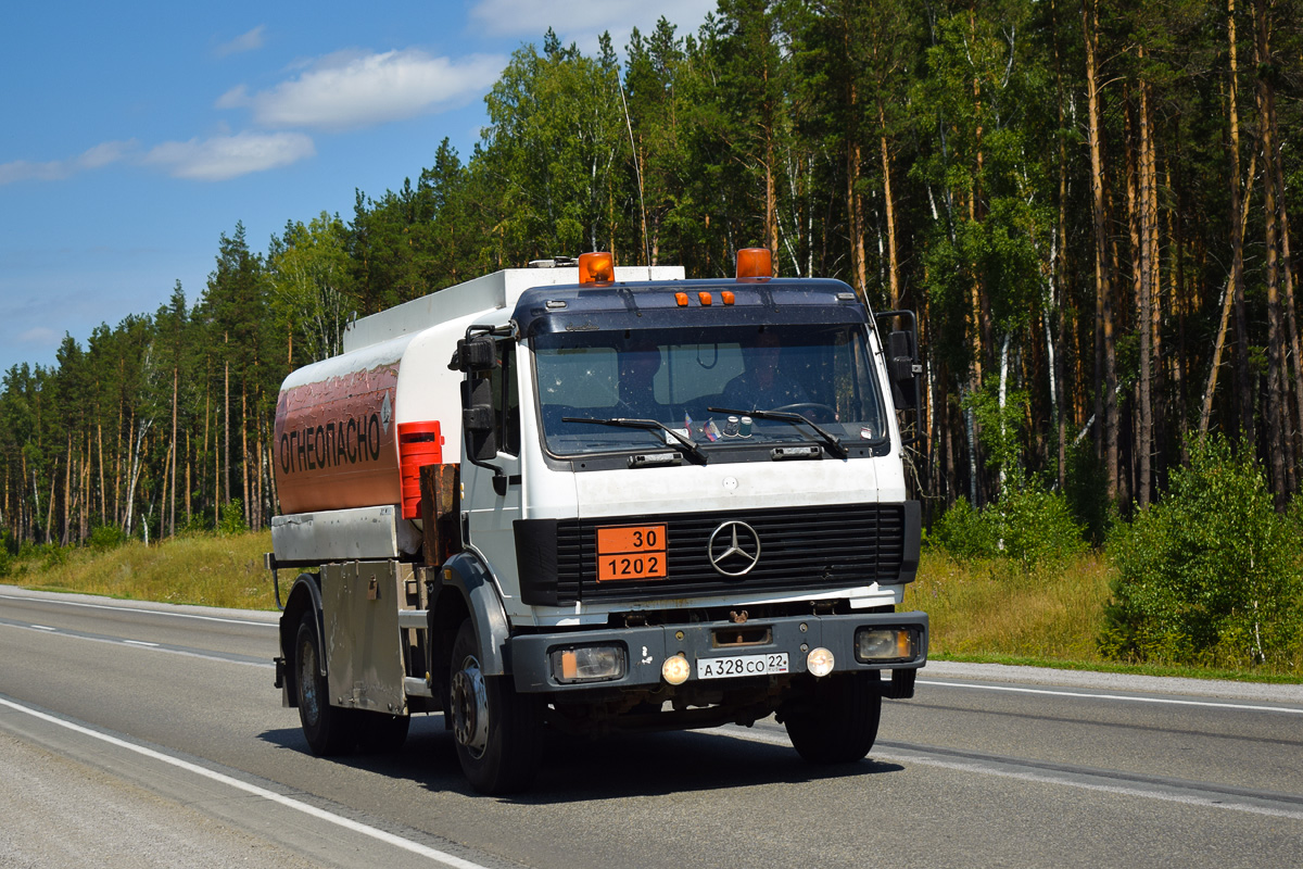 Алтайский край, № А 328 СО 22 — Mercedes-Benz SK 1722