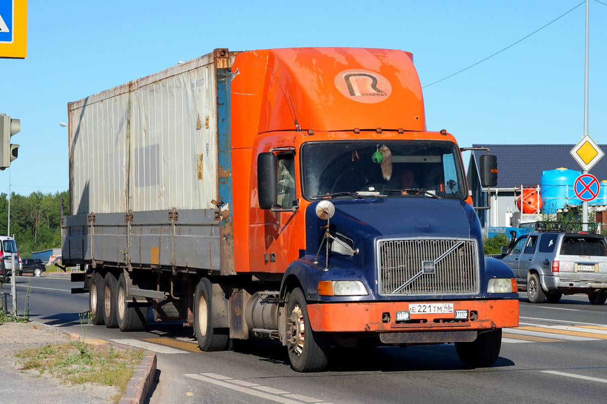 Курская область, № Е 221 ТМ 46 — Volvo VNM430