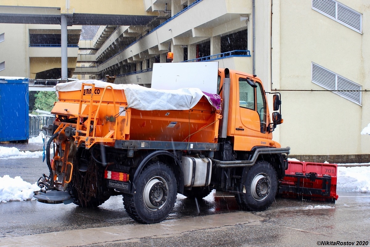 Москва, № Х 701 ТА 177 — Mercedes-Benz Unimog U400