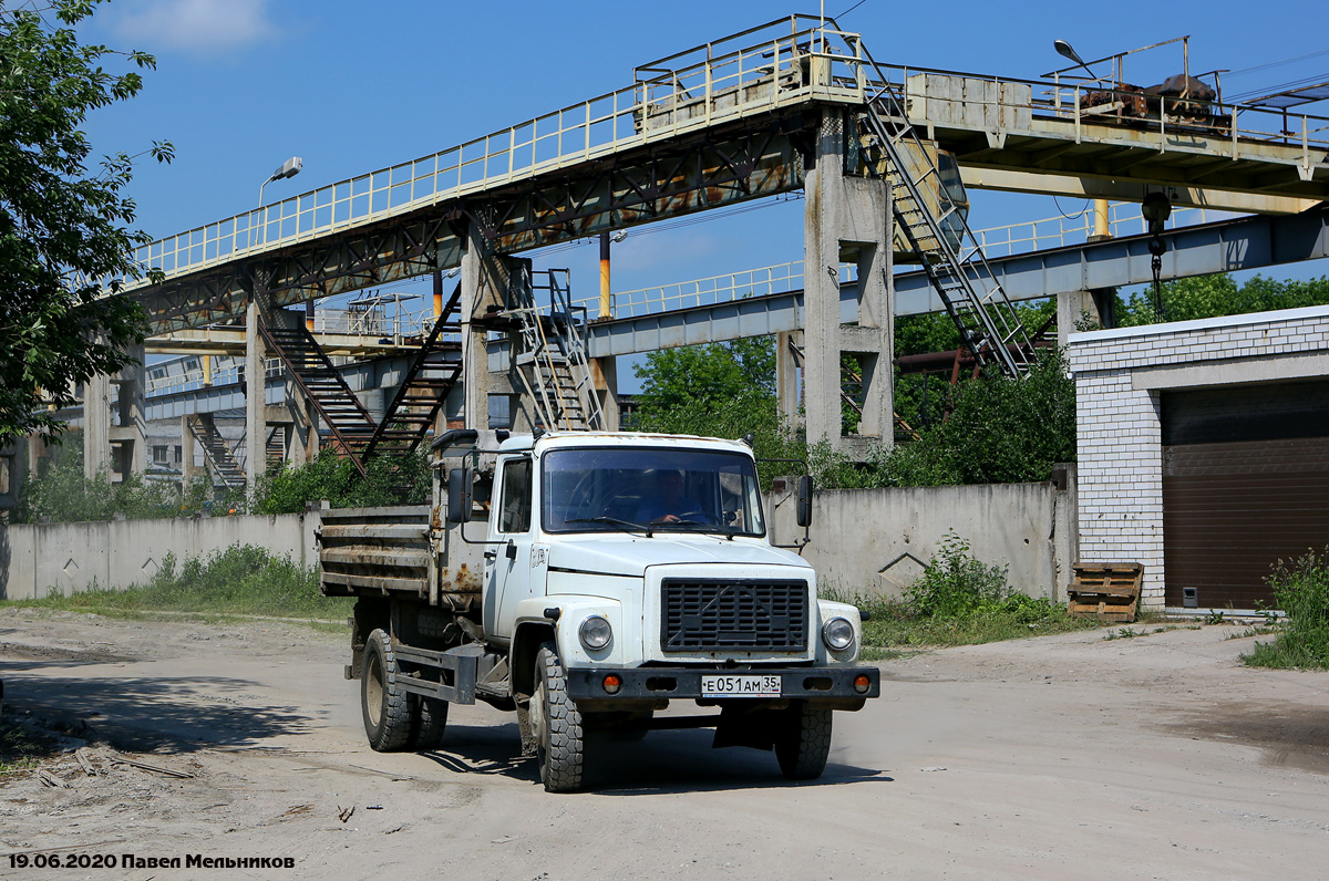 Вологодская область, № Е 051 АМ 35 — ГАЗ-33072