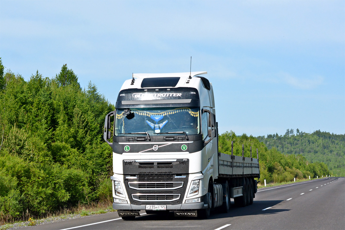 Приморский край, № С 235 НТ 125 — Volvo ('2012) FH-Series