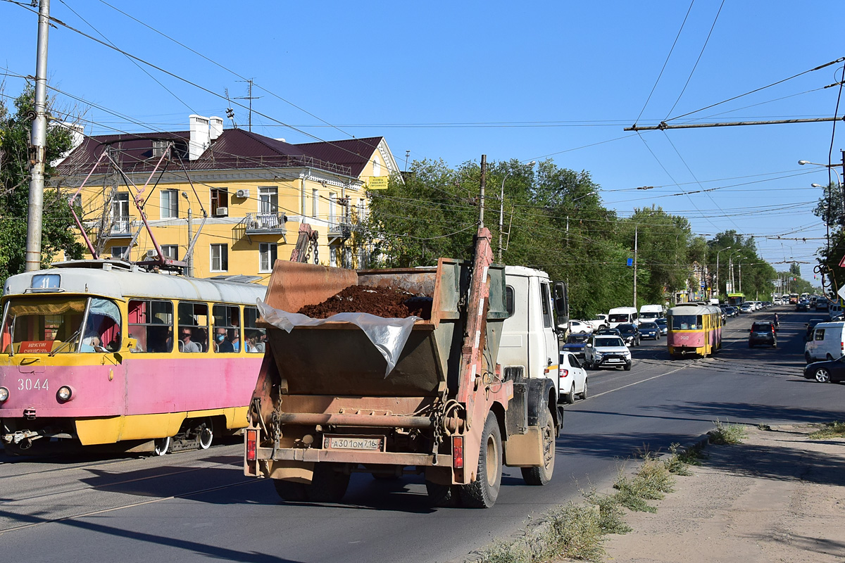 Волгоградская область, № А 301 ОМ 716 — МАЗ-555102