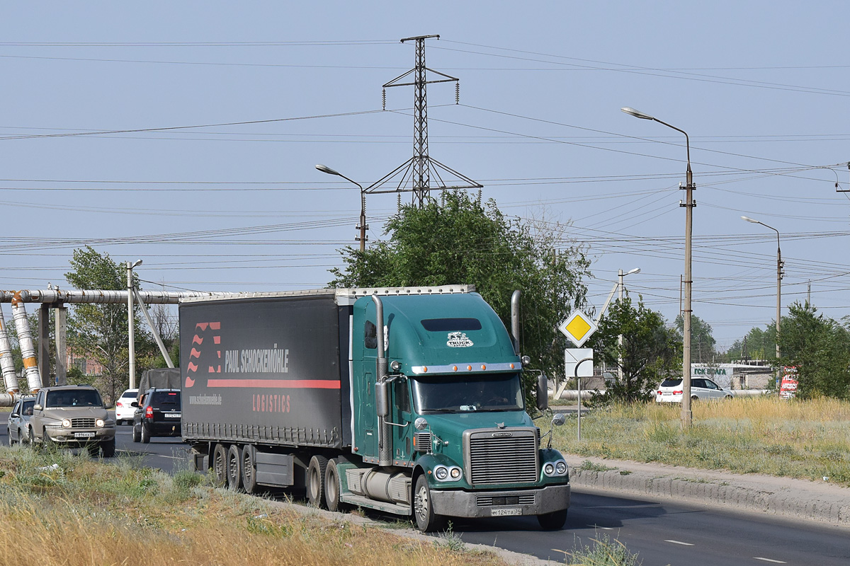 Волгоградская область, № М 124 ТА 34 — Freightliner Coronado