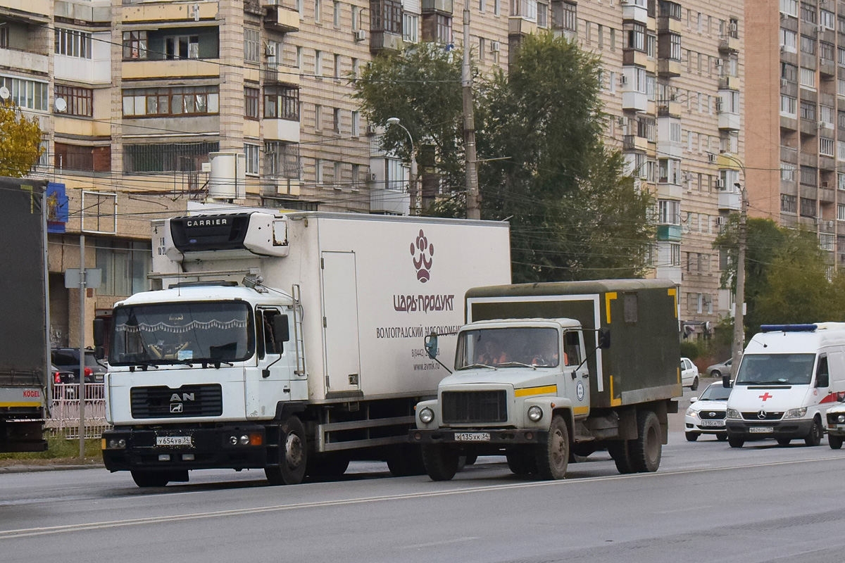 Волгоградская область, № У 654 УВ 34 — MAN M2000 (общая модель); Волгоградская область, № К 135 ХК 34 — ГАЗ-3307