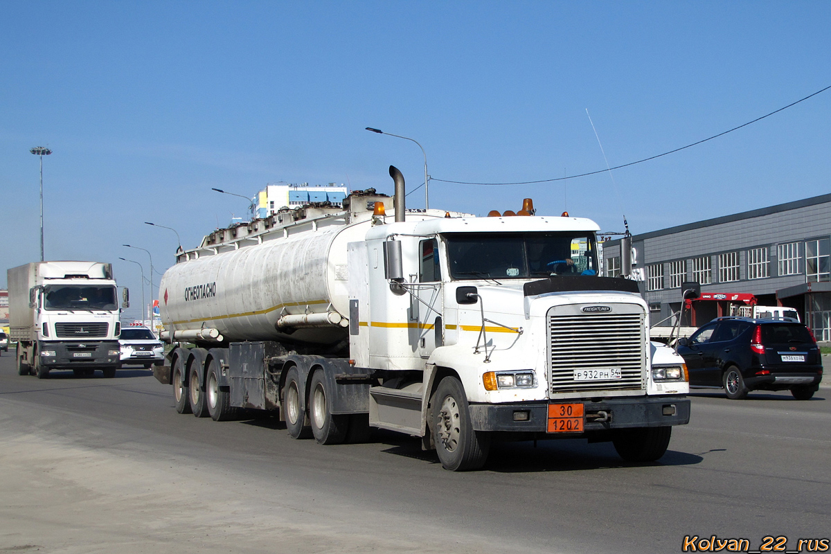 Алтайский край, № Р 932 РН 54 — Freightliner FLD 120