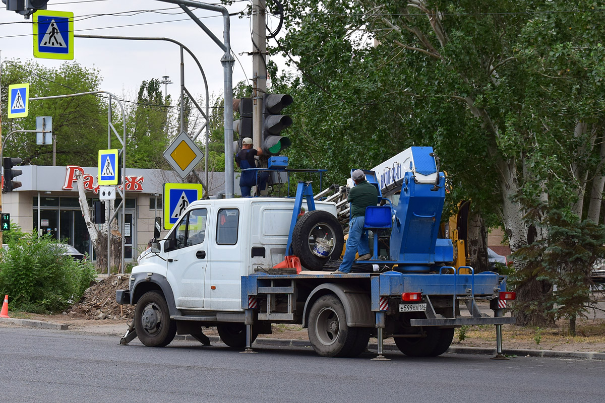 Волгоградская область, № В 599 ХА 134 — ГАЗ-C42R33