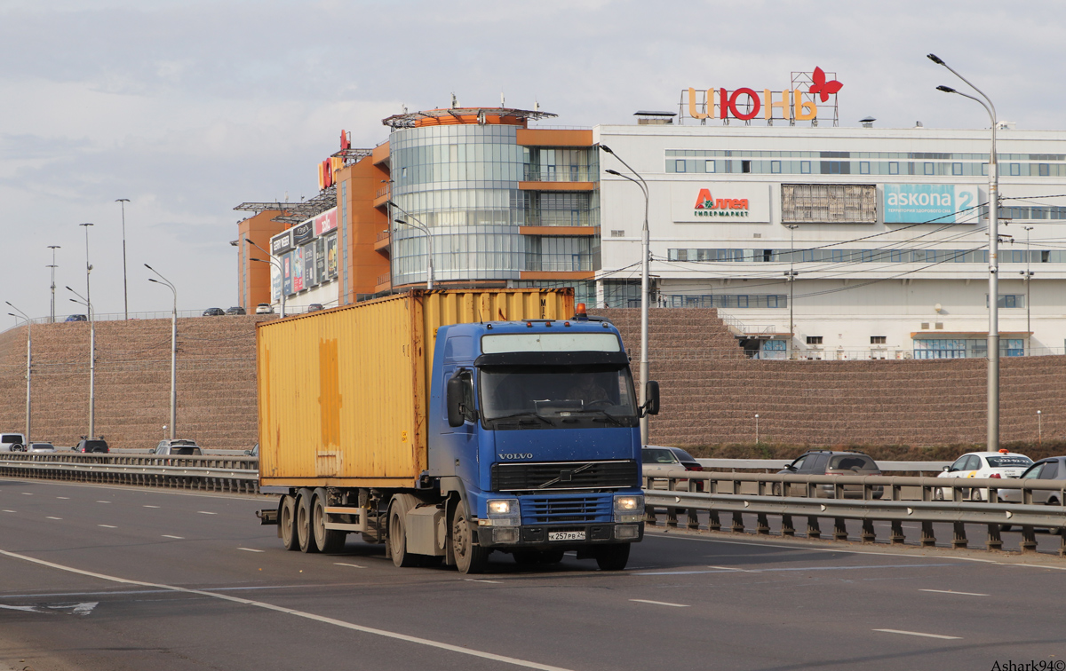 Красноярский край, № К 257 РВ 24 — Volvo ('1993) FH-Series