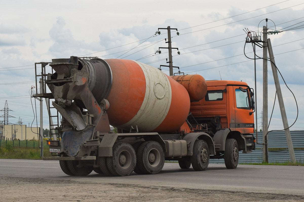 Алтайский край, № Х 616 ВН 52 — Mercedes-Benz Actros ('1997) 3235