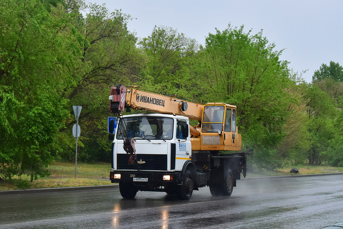 Волгоградская область, № Р 951 СМ 34 — МАЗ-5337A2