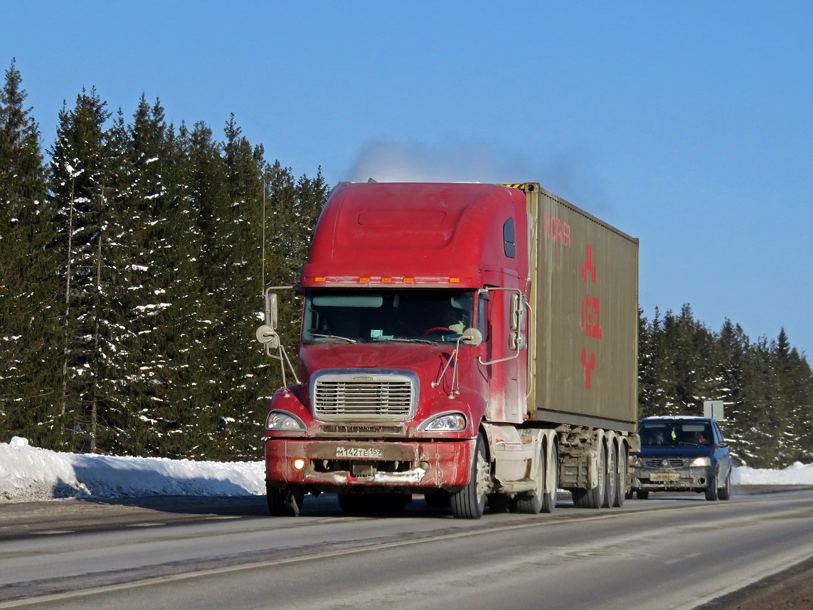 Пермский край, № М 142 ТЕ 159 — Freightliner Columbia