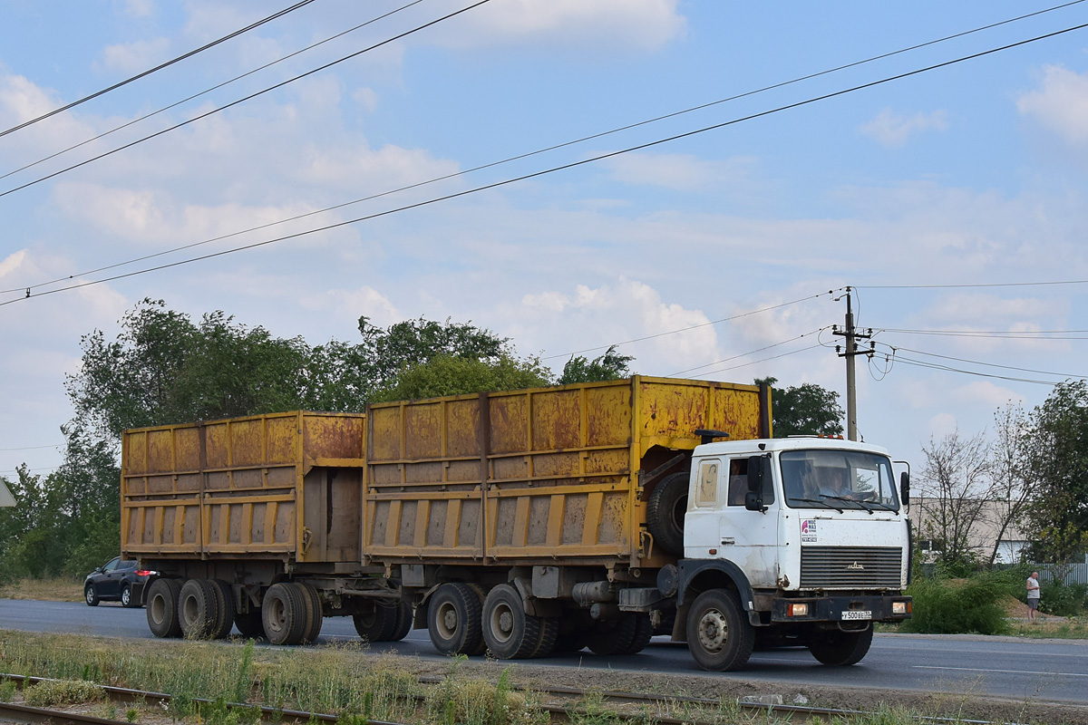 Астраханская область, № У 500 ВЕ 30 — МАЗ-551608