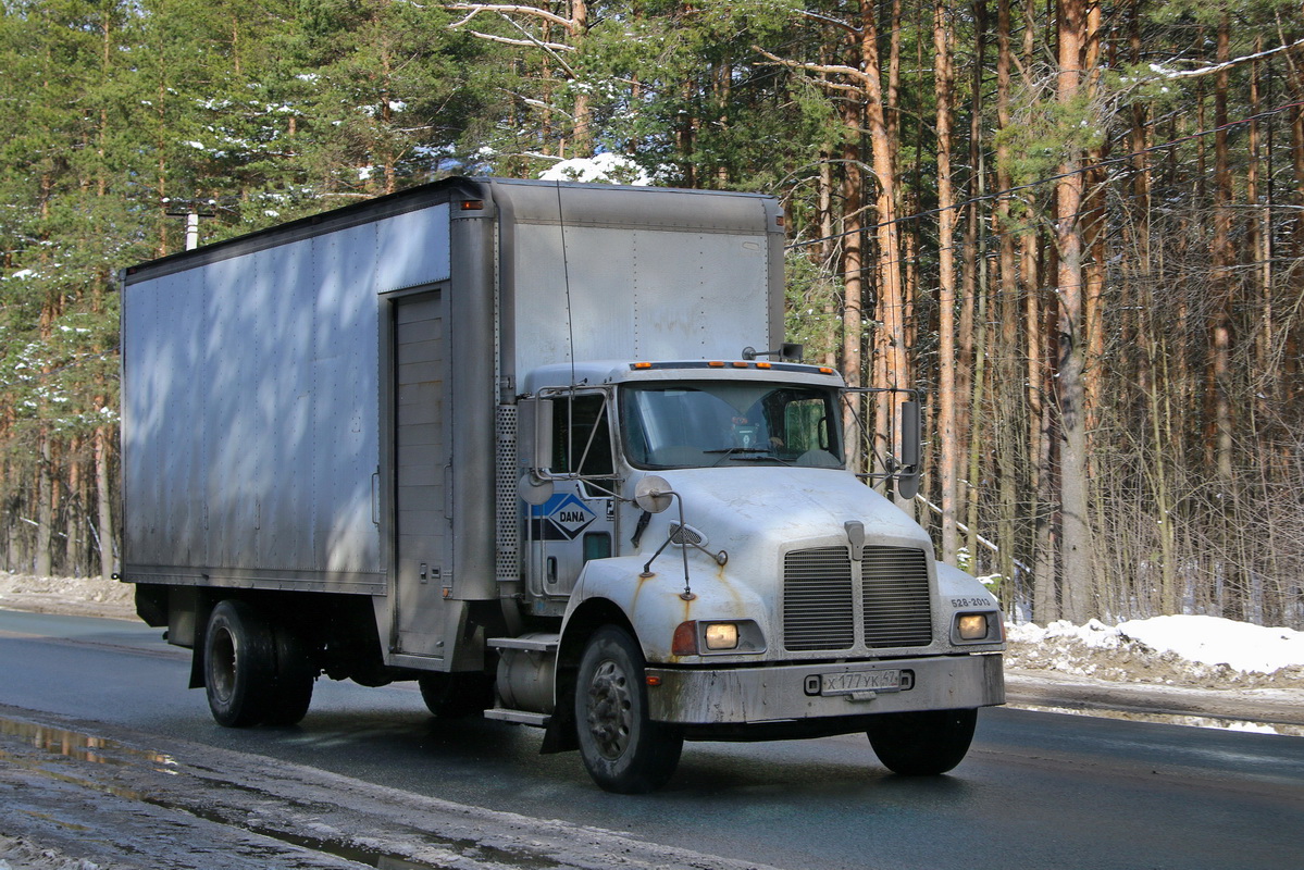 Ленинградская область, № Х 177 УК 47 — Kenworth T300