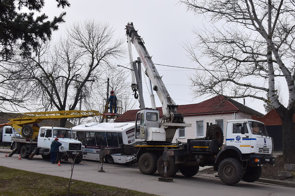 Ростовская область, № М 957 РТ 161 — ГАЗ-3309; Ростовская область, № Н 659 НС 161 — КамАЗ-43118-15 [43118R]