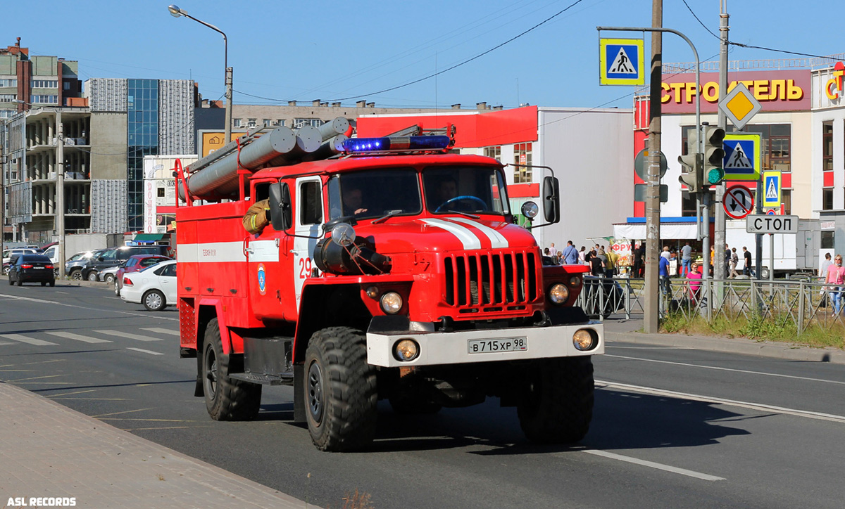 Санкт-Петербург, № В 715 ХР 98 — Урал-43206-41