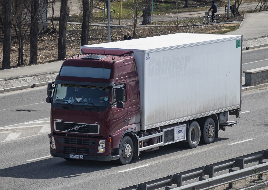 Алматинская область, № 693 DMB 05 — Volvo ('2002) FH12.440