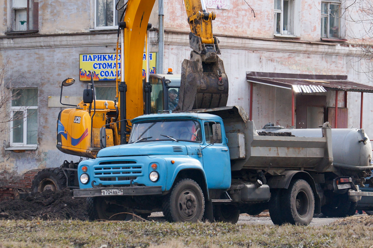 Архангельская область, № В 704 ВВ 29 — ЗИЛ-495710